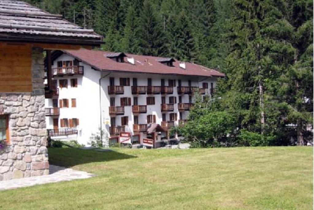 Casa Alpina Sant'Apollinare Hotel Falcade Exterior photo